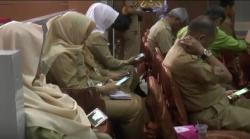 Wali Kota Prabumulih Beri Sambutan, Pejabat Asyik Main Handphone