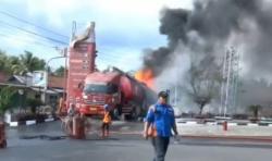 Video Truk Tangki Terbakar di SPBU Banjar saat Mengisi BBM