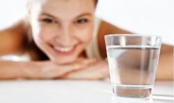 Minum Air Putih Kunci Kecantikan Alami, Ini Faktanya
