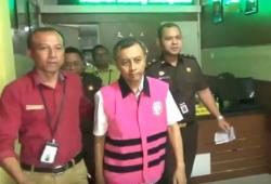Diperiksa 5 Jam, Kepala Disperindag Jember Ditahan terkait Korupsi Proyek Pasar