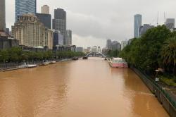 Melbourne Australia Diguyur Air Hujan 'Lumpur', Air Sungai Jadi Kolam Cokelat