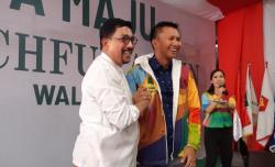 Pasangkan Jaket, Machfud Arifin Beri Sinyal Gandeng Azrul Ananda di Pilwali Surabaya