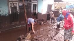 Banjir Bandang Terjang Kecamatan Ijen Bondowoso, Khofifah: Saya Mohon Warga Bersabar