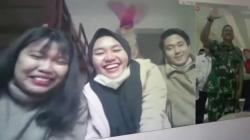 Tangis Haru Keluarga Warnai Video Conference 3 Mahasiswa asal Lamongan di Wuhan