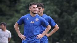 Jonathan Bauman Dapat Latihan Tambahan di Bawah Guyuran Hujan