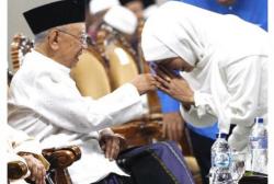 Gubernur Jatim Khofifah Mohon Doa untuk Kesembuhan Gus Solah