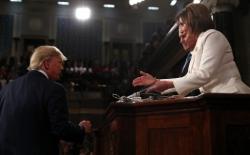 Di Pidato Kenegaraan, Trump Tolak Bersalaman dengan Ketua DPR AS Pelosi