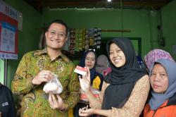 Sidak ke Bogor dan Cianjur, Mensos Juliari Batubara Cek Kesiapan Implementasi Program Sembako