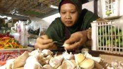 Impor dari China Dibatasi, Stok Bawang Putih di Pasar Purwokerto Menipis