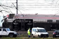 Kereta Tergelincir Dekat Milan Italia, Tewaskan 2 Orang