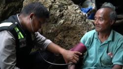 Dicek Tim Medis, Kakek di Baubau 10 Tahun Tinggal di Gua Tak Pernah Sakit