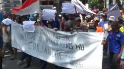 Ribuan Petambak di Lamongan Demo di Depan Kantor Bupati dan DPRD akibat Kelangkaan Pupuk