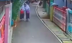 Detik-Detik Siswi SMP Jadi Korban Penjambretan Ponsel di Kemayoran