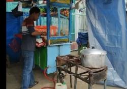 Viral Petugas Bank Keliling Sita 2 Wajan Pedagang Nasgor di Pandeglang