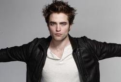 Robert Pattinson Didapuk Jadi Pria Tertampan di Dunia karena Punya Bentuk Wajah Klasik