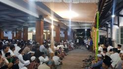 Ribuan Warga dan Santri Hadiri Peringatan 7 Hari Wafatnya Gus Sholah di Ponpes Tebuireng