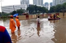 Banjir Underpass Kemayoran Berangsur Surut setelah Disedot dengan 10 Pompa Mobile
