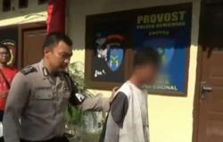 Video Amatir Satreskrim Palembang Selamatkan Nyawa Jambret dari Amukan Warga