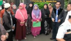 Video 400 Calon Jemaah di Bekasi Tertipu Biro Haji dan Umrah
