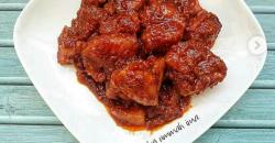 Mencicipi Ayam Masak Merah, Daging Empuk dan Bumbu Super Pedas