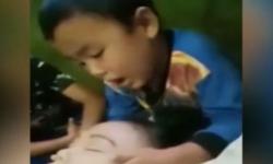 Video Viral 5 Bocah Jadi Yatim Piatu Tangisi Jenazah Ibu
