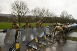 Badai Dennis Tewaskan 2 Orang di Inggris, Pasukan Tentara Dikerahkan