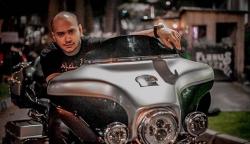Selalu Tampil Botak, Husein Jaga Warisan Ahmad Dhani
