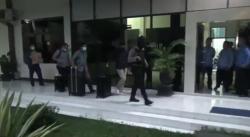 Geledah Gedung DPRD Tulungagung, KPK Angkut 5 Koper dan 3 Kardus Dokumen