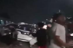 Detik-Detik Mobil Tersambar Kereta Terobos Palang Perlintasan di Jakpus, 4 Penumpang Terluka