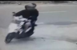Video Aksi 4 Pencuri Motor di Lampung, Hitungan Menit 2 Motor Dibawa Kabur
