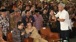 Ganjar Pranowo Tepuk Tangan untuk TNI yang Angkut Bantuan Alkes dari China