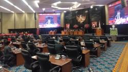 Pemprov DKI Anggarkan Belanja Baju Dinas DPRD Rp1,75 Miliar