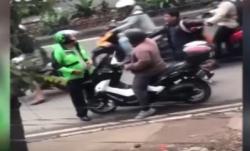 Video Viral Polisi Nyamar Jadi Driver Ojol Berhentikan Pemotor di Duren Sawit