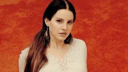 Kehilangan Suara, Lana Del Rey Batalkan Tur Eropa dan Inggris