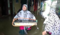 Banjir di Bekasi Rendam Sejumlah Perumahan, Aktivitas Warga Lumpuh