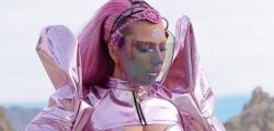 Keren, Lady Gaga Pakai Karya Desainer Indonesia Rinaldy Yunardi