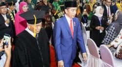 Presiden Jokowi Hadiri Pengukuhan Guru Besar KH Asep Saifuddin Chalim di UIN Sunan Ampel
