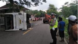 Bus Damri Tabrak Pengendara Motor, Pelajar dan Kepala Sekolah di Pandeglang Tewas