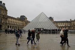 Museum Louvre Paris Ditutup karena Para Karyawan Takut Tertular Virus Korona