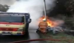 Video Truk Tangki BBM Meledak usai Menabrak Truk Pasir di Jateng