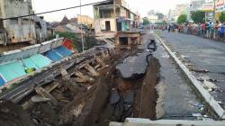 Jalan Ambles di Jember, Perbaikan Rp10 Miliar Gagal karena Ada Bangunan Ruko