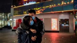 12 Negara Ubah Kebiasaan untuk Cegah Virus Korona, dari Tolak Ciuman hingga Jabat Kaki