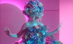 Katy Perry Umumkan Kehamilan Pertamanya lewat Karya Musik