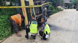 Asyik Naik Motor, Bapak dan Anak di Banten Tewas Tertimpa Truk