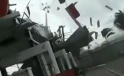 Detik-detik Angin Puting Beliung Porak Porandakan SPBU di Semarang