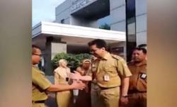 Cegah Virus Korona, Begini Modifikasi Jabat Tangan Ala Warga Indonesia