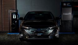 Perkuat Jajaran Mobil Listrik, Toyota Rilis Prius PHEV di Indonesia