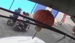 Detik-Detik Aksi Pelaku Jambret 2 Perempuan di Probolinggo Terekam CCTV