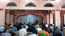 Gelar Salat Jumat, Warga Kulonprogo: Berdoa Semoga Korona Segera Selesai<