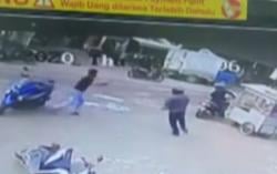Video CCTV 2 Pelaku Curanmor di Palembang Babak Belur Dihakimi Warga